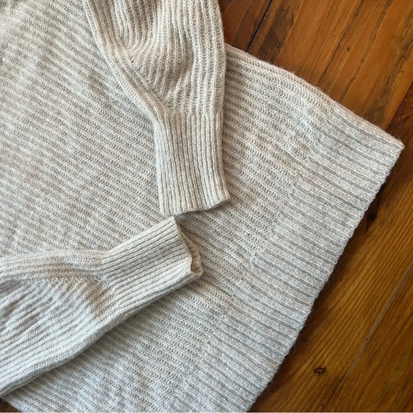 Everlane The Cocoon Crew in Alpaca Lightweight Sweater Almond Color size XXS - Picture 7 of 15